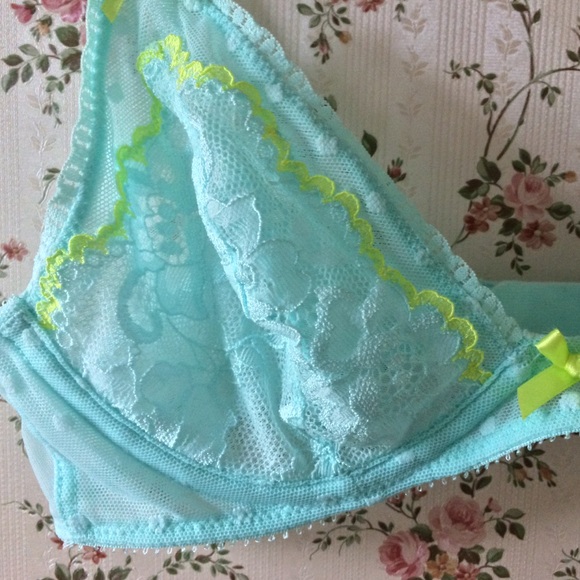 Victoria's Secret Light Blue Sheer Underwire Bra - Picture 5 of 8
